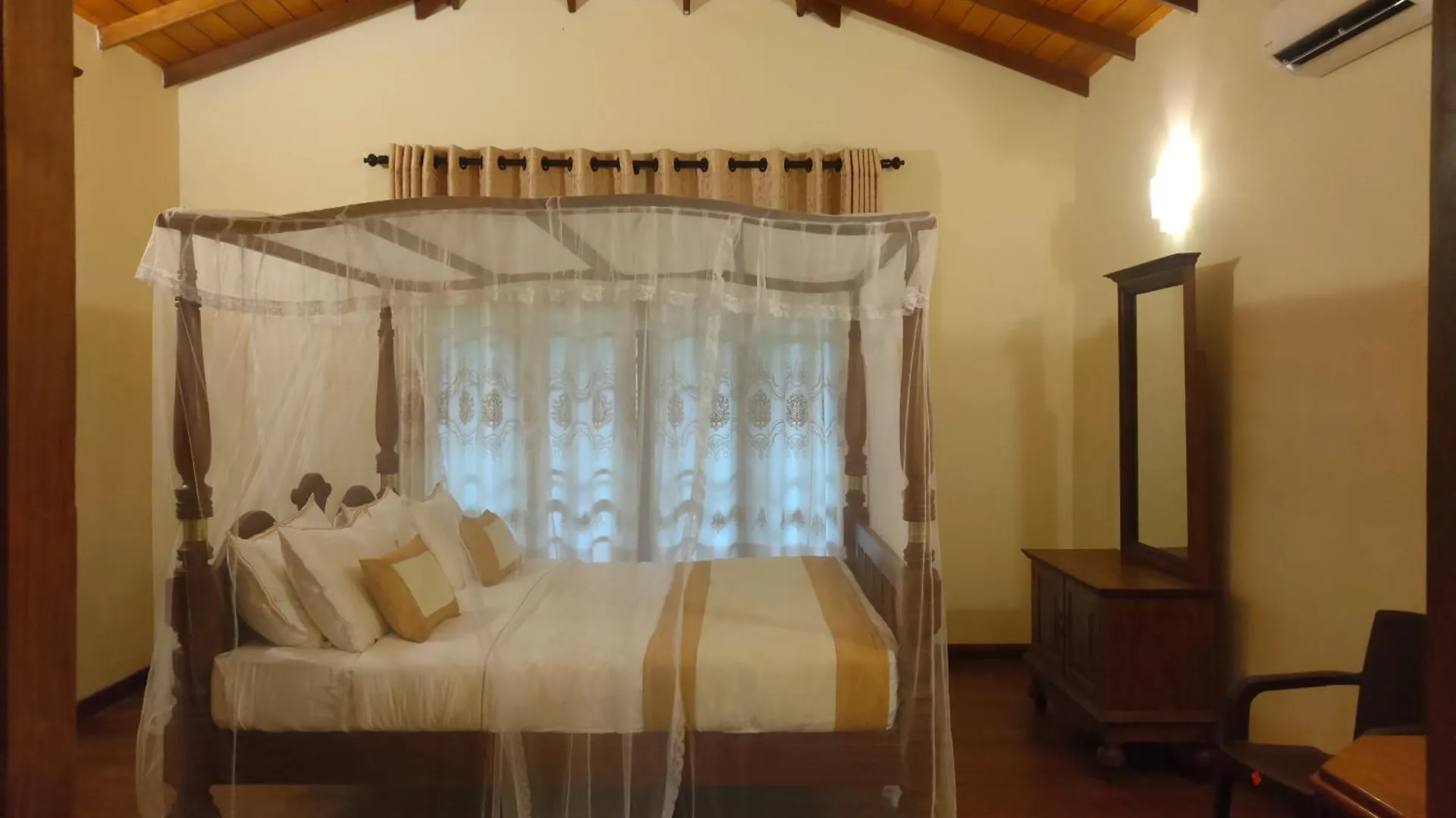 ** Otel Heaven Palace Kandy Sri Lanka