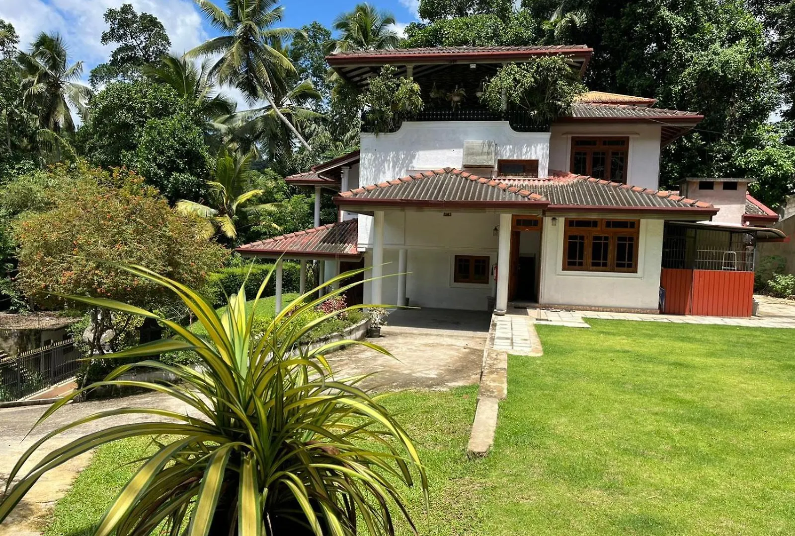 ** Otel Heaven Palace Kandy Sri Lanka